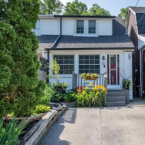 Charming Beach Retreat Toronto